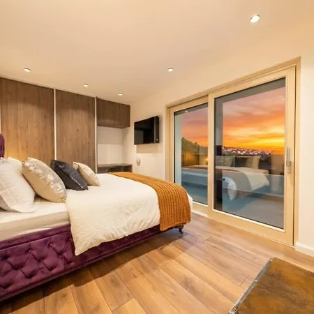 Villa Smart Home, A Location, Heated Pool - Saya Excelsior