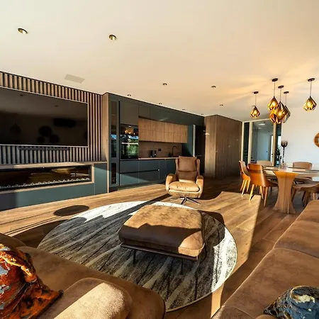 Smart Home, A Location, Heated Pool - Saya Excelsior Villa