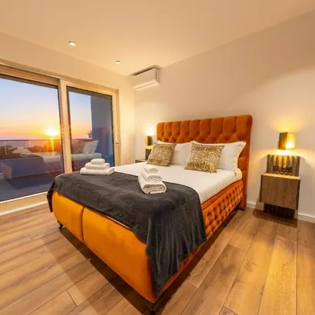 Smart Home, A Location, Heated Pool - Saya Excelsior Villa