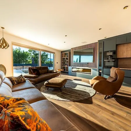 Smart Home, A Location, Heated Pool - Saya Excelsior Villa *