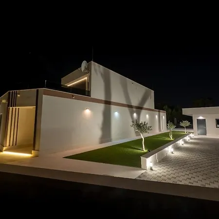 Smart Home, A Location, Heated Pool - Saya Excelsior