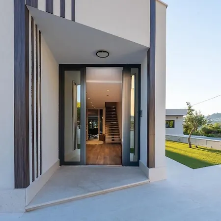 Smart Home, A Location, Heated Pool - Saya Excelsior Вілла